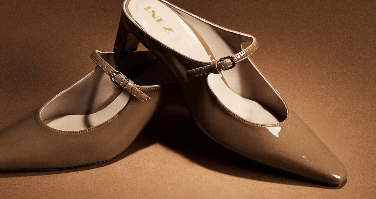 The parts of a shoe laid out on a table: leather upper pieces, an insole, the finished shoe, lining and thread