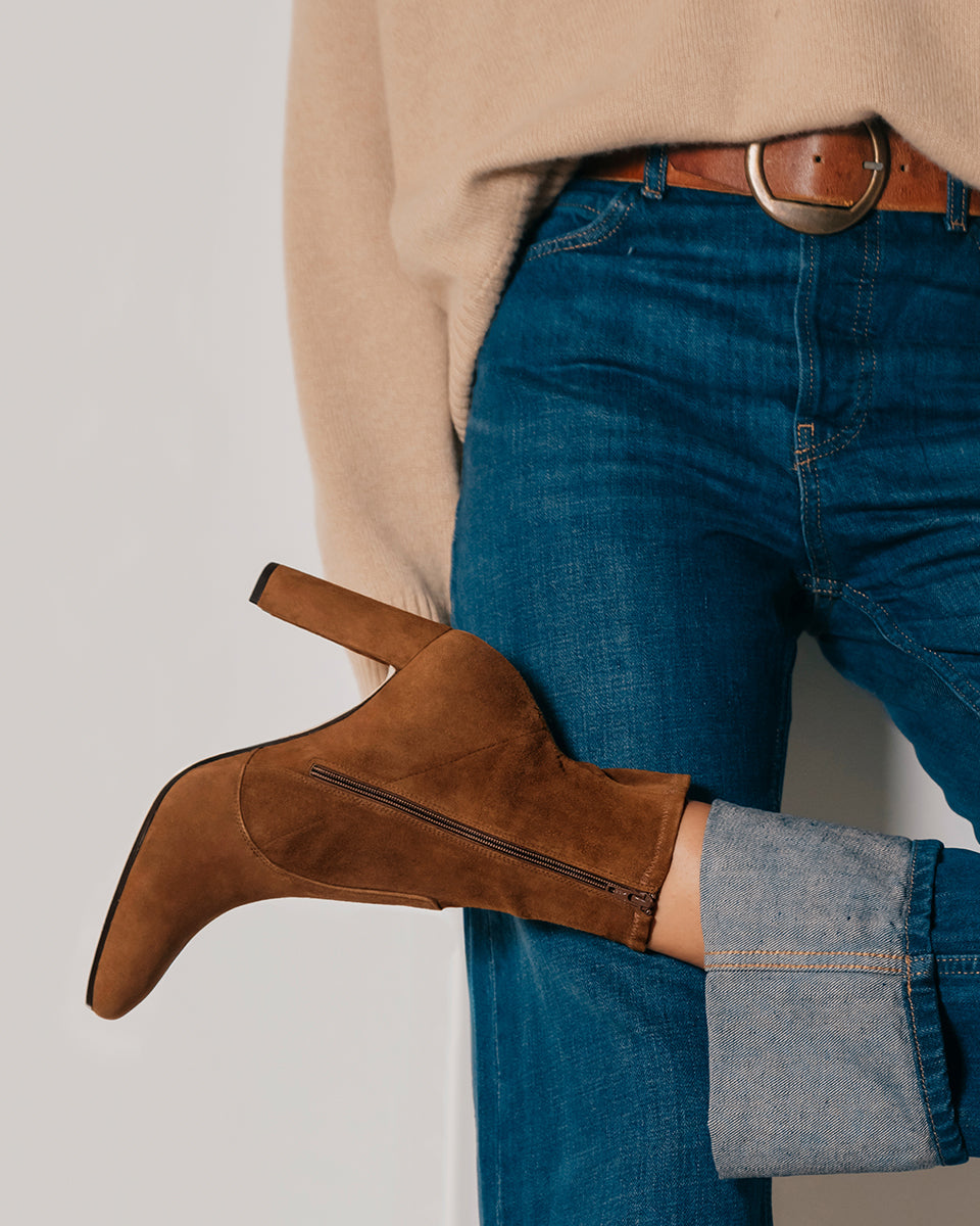 Paz 90 Stretch: Rye Suede – INEZ